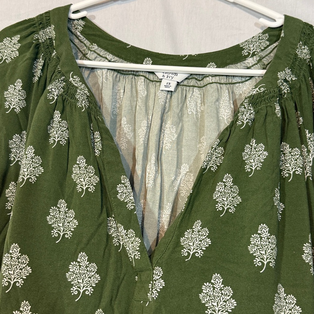 Crown & Ivy Green Floral Women's Top - Picture 4 of 7